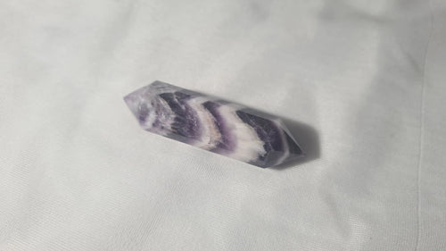 Améthyste taillée 12 facettes 7.3x1.9cm Cristal Roche