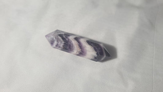 Améthyste taillée 12 facettes 7.3x1.9cm Cristal Roche