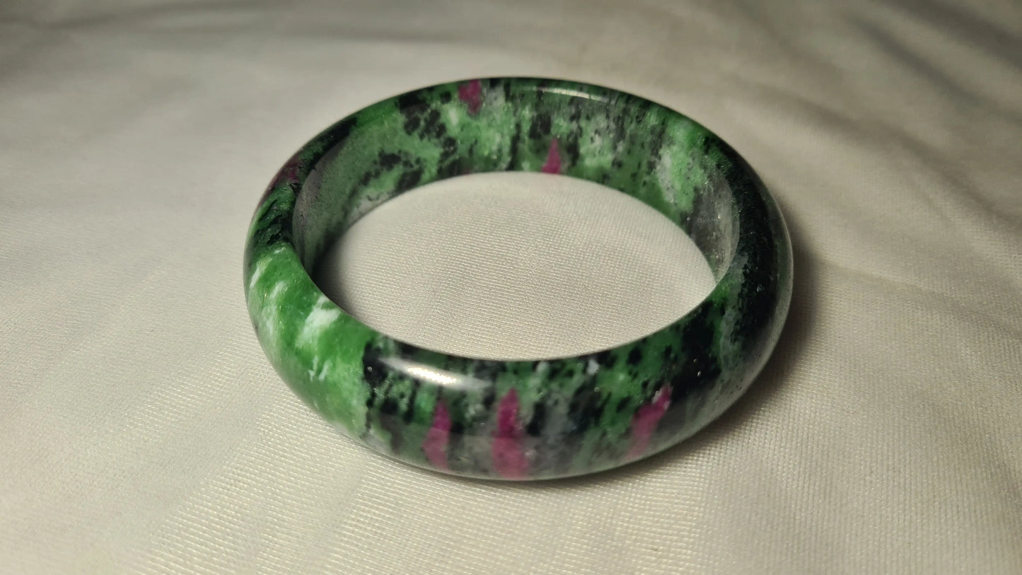 Bracelet massif "jonc" en rubis zoïsite Cristal Roche