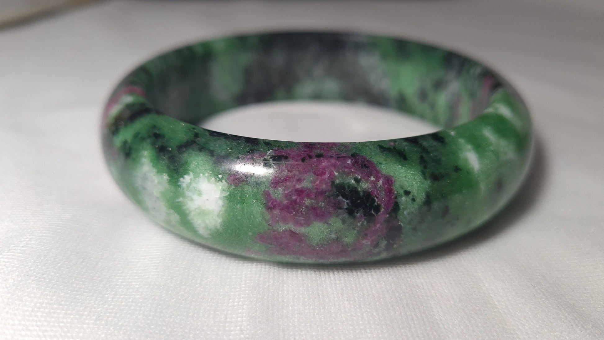 Bracelet massif "jonc" en rubis zoïsite Cristal Roche
