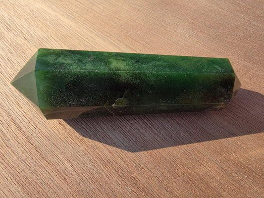 Vogel en jade néphrite du Canada Cristal Roche