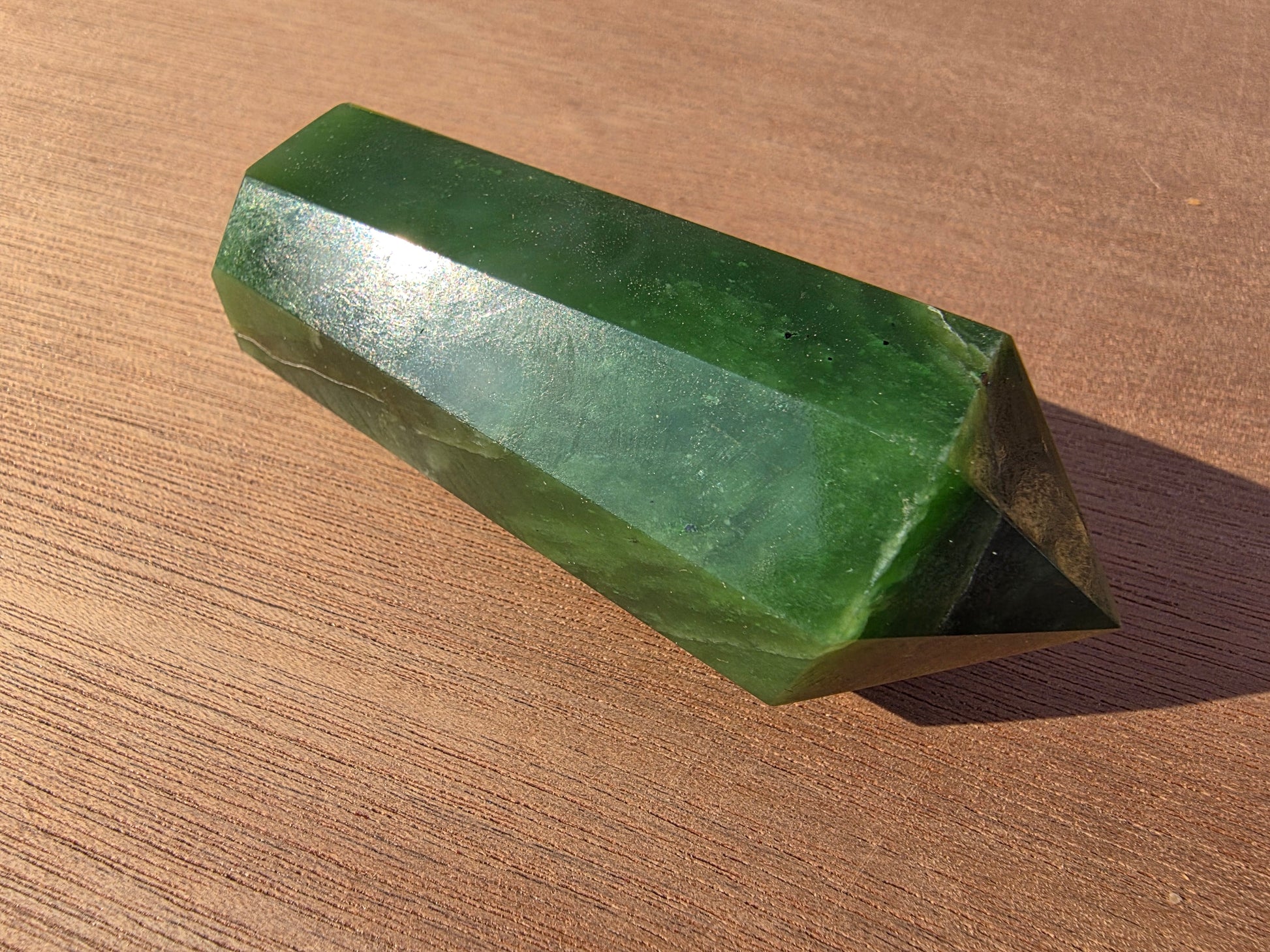Vogel en jade néphrite du Canada Cristal Roche
