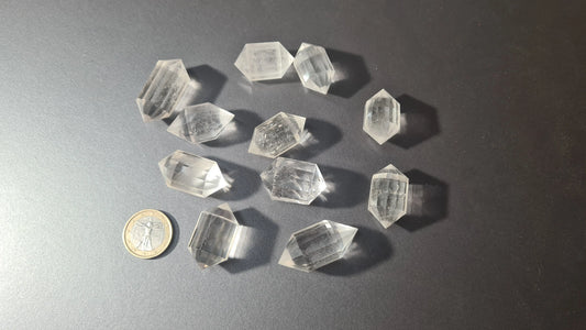 Petits cristaux de quartz 12 facettes Cristal Roche