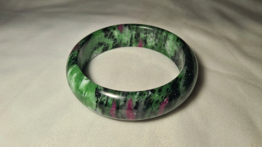 Bracelet massif "jonc" en rubis zoïsite Cristal Roche