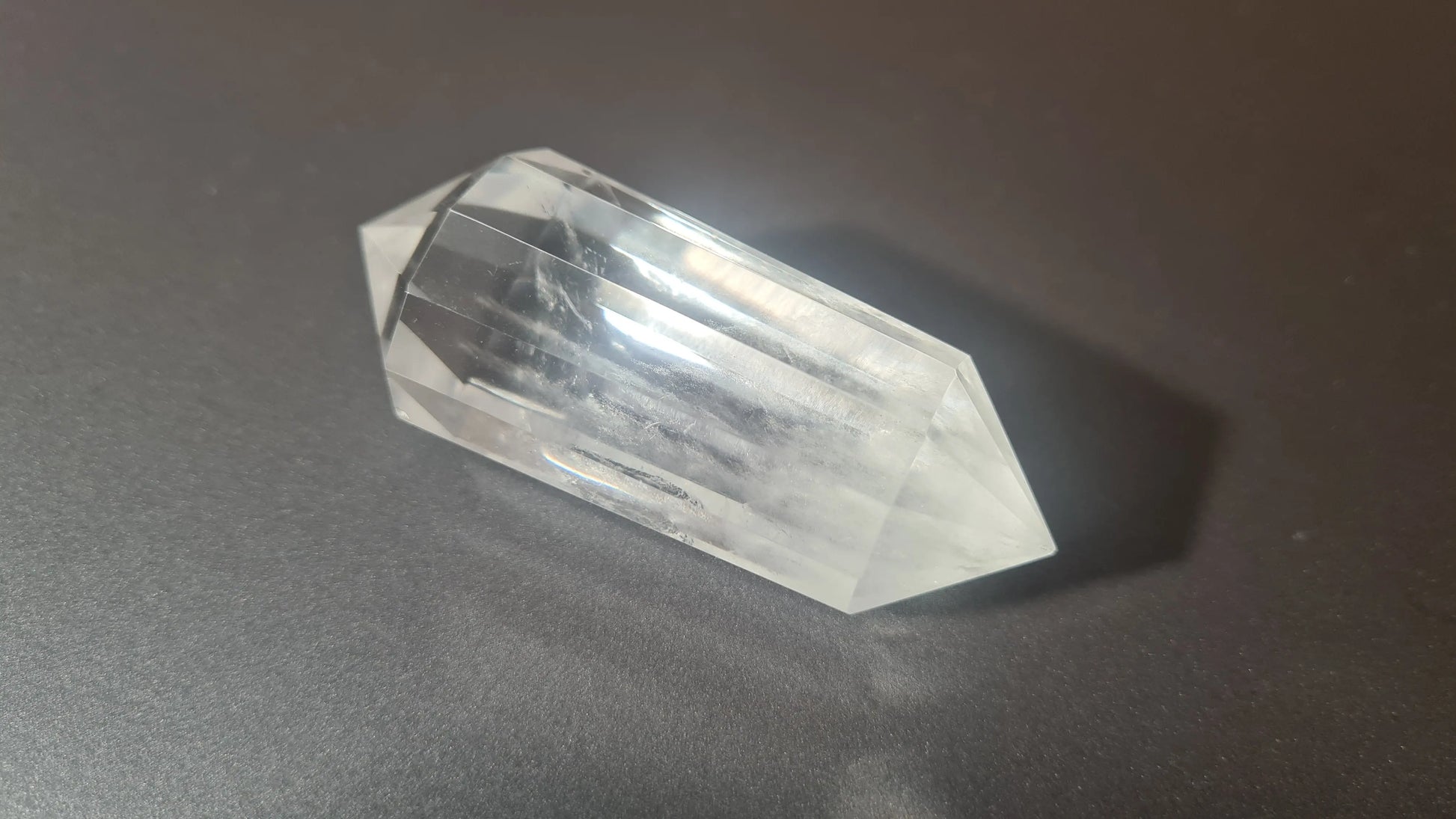 Cristal de quartz - 12 facettes - 7.2 x 3 cm - 76g Ma boutique