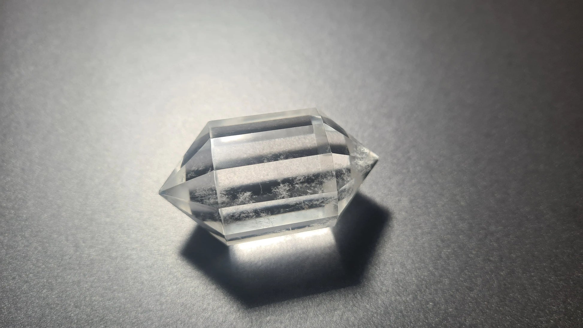 Cristal de quartz - 12 facettes - 4.7 x 2.5 cm - 39g Ma boutique