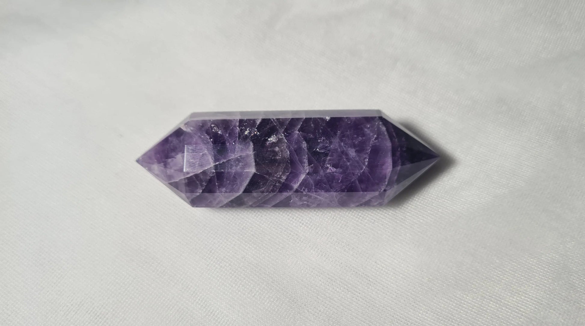 Améthyste taillée 12 facettes 7.5x2.4cm Cristal Roche