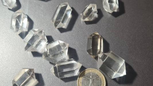 Petits cristaux de quartz 6 facettes Cristal Roche