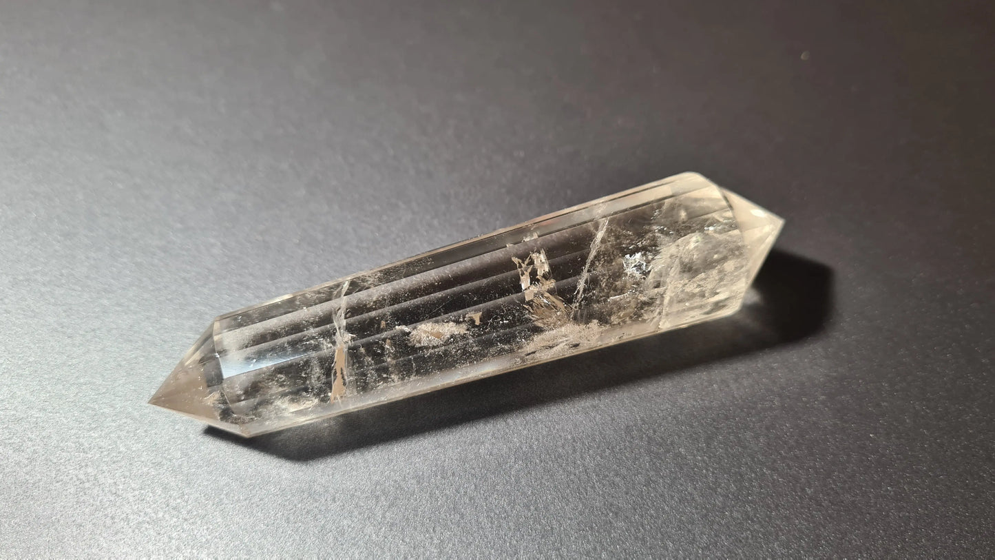 Cristal de quartz fumé - 16 facettes - 10.3 x 2.3 cm - 79.8g Ma boutique
