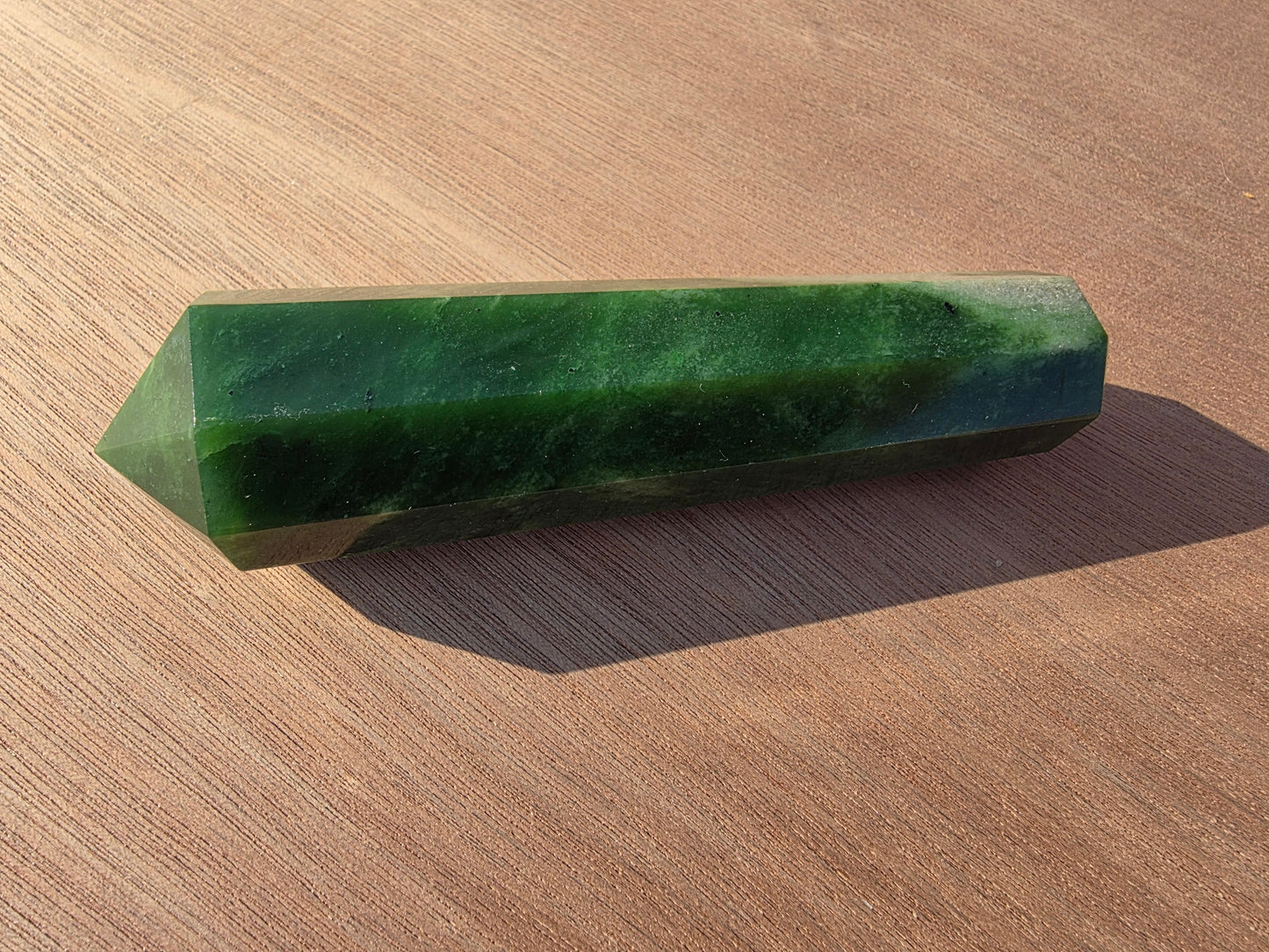 Vogel en jade néphrite du Canada Cristal Roche